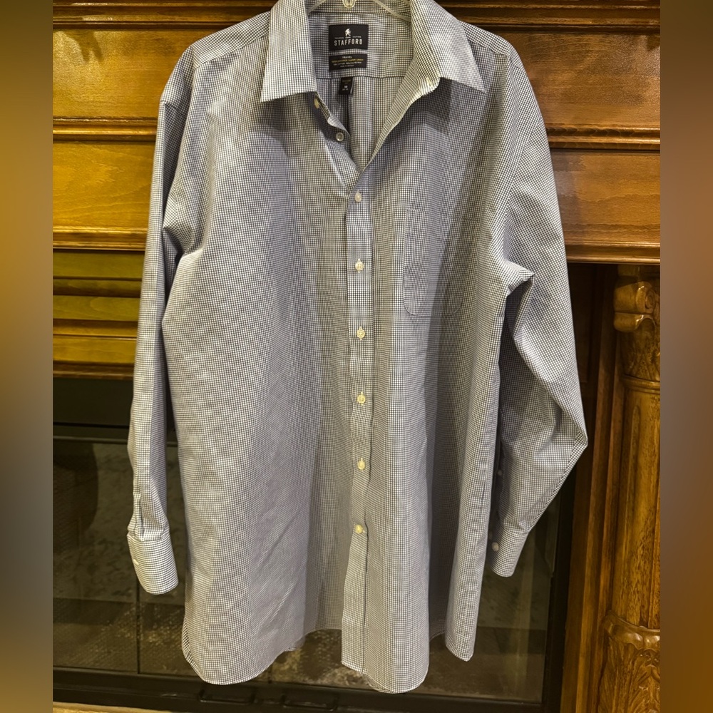 Stafford Men's Navy and White Patterned Dress Shirt